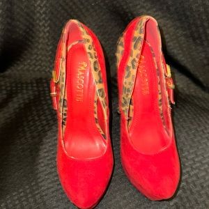 Mascotte 6” Red Platform Animal Orint Stiletto Size 7